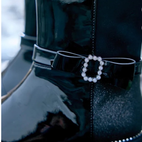 Brand new without tags
Girls Rhinestone Bow boots black - Picture 3 of 4